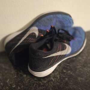 Nike Women Blue and Black Sneakers 10.1/2 Worn 2 Times